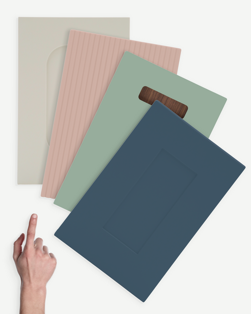 Fronten Komplettmuster showing custom-sized sample fronts with integrated handles in various colors and textures.