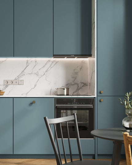IKEA Metod Küchenfronten in mattem Blau/Grau mit Goldknöpfen und Marmorarbeitsplatte. - NovaFronten - Küchen Fronten Konfigurator - Standard - Matt