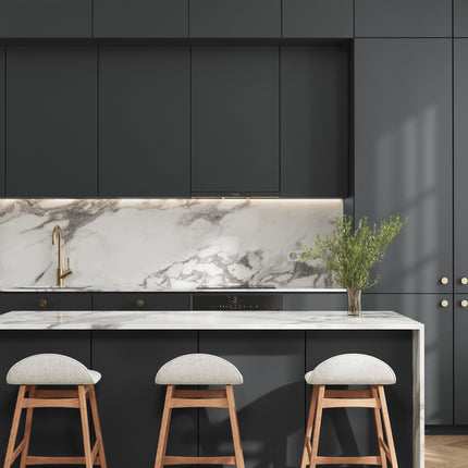 Mattschwarze IKEA Metod Küchenfronten mit minimalistischer Kücheninsel und Marmorarbeitsplatte. - NovaFronten - Küchen Fronten Konfigurator - Standard - Matt
