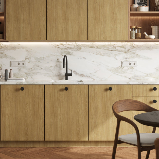 Küchenfronten aus natürlicher Eiche für IKEA Metod Küchen mit klaren Linien und schwarzen Griffen. - NovaFronten - Küchen Fronten Konfigurator - Standard - Holz Fein