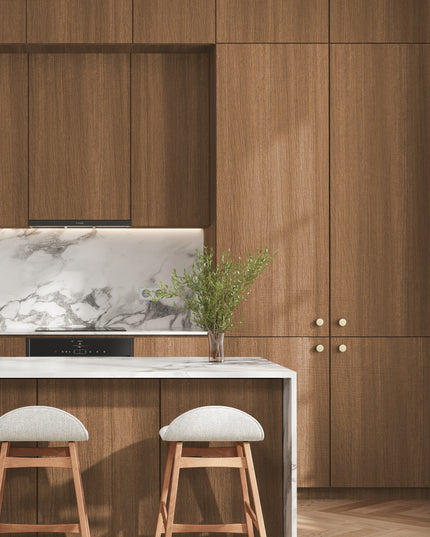 IKEA Metod Küchenfronten in natürlicher Eiche mit rustikalem Holzdesign an Kücheninsel und Hochschränken. - NovaFronten - Küchen Fronten Konfigurator - Standard - Holz Rustikal