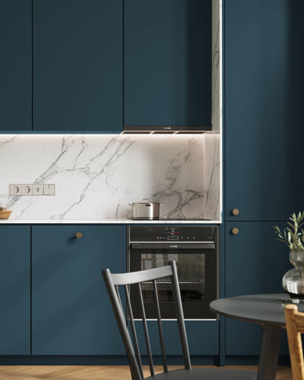 Mattschwarze IKEA Metod Küchenfronten mit Messingknöpfen und Marmorarbeitsplatte. - NovaFronten - Küchen Fronten Konfigurator - Standard - Matt